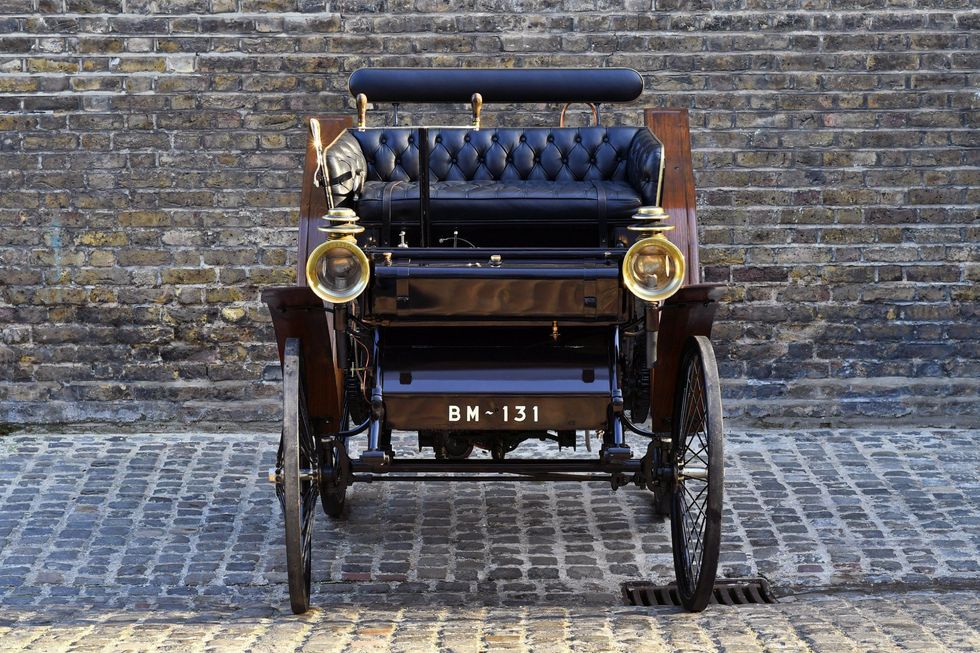 Del në shitje Peugeot i vjetër 123 vjet foto 5