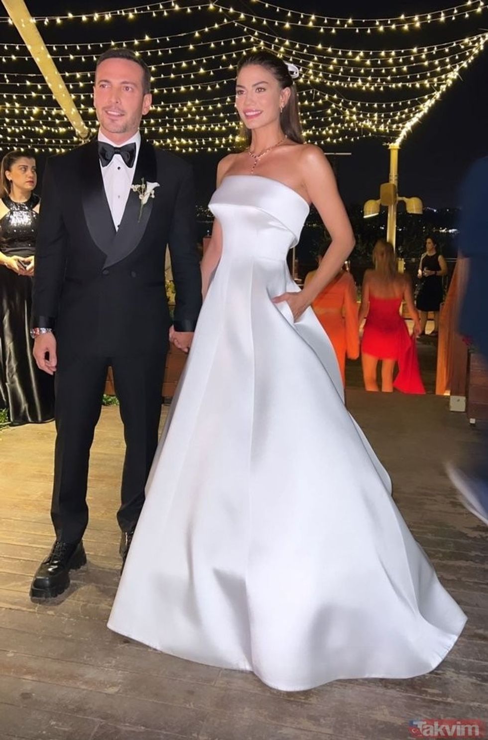 demet ozdemir 2 gelinlik giydi sosyal medya sallandi dugunde unlu isimlerden pes pese paylasimlar geldi selin 1661716022410