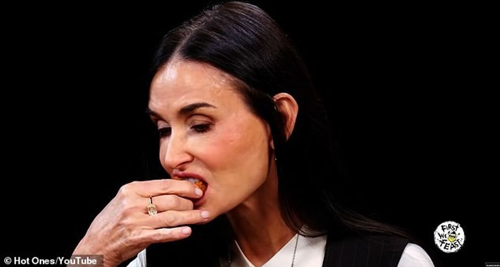 Demi i tha prezantuesit Sean Evans: “Padyshim që Ghost më trembi mendjen. Gjithashtu, për të qenë një person kaq i ri që përballet me humbjen e partnerit tuaj, në leximin e skenarit isha aq i pushtuar nga lloji i pikëllimit që do të më duhej të prekja'