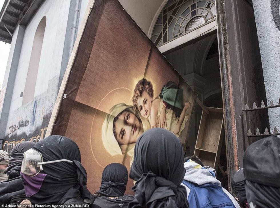 Demonstruesit foto 4