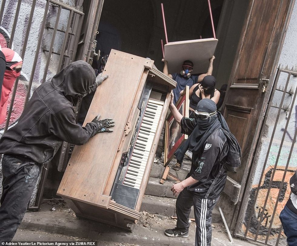 Demonstruesit foto 5