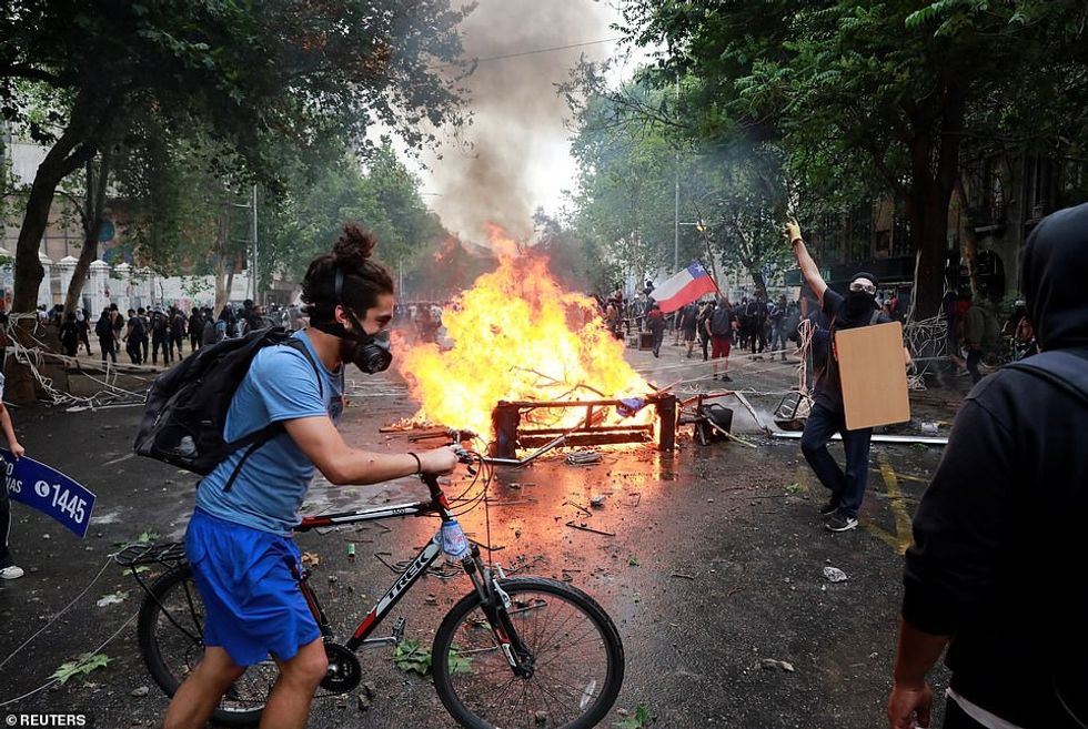 Demonstruesit foto 6