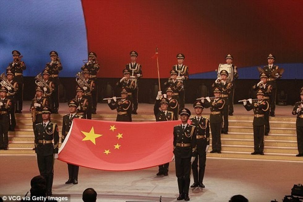 Dënime për mos respektimin e himnit shtetëror kinez foto 2