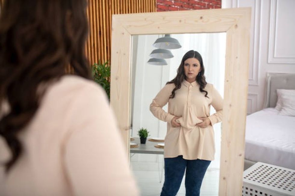 depositphotos 151641486 stock video overweight young woman stress eating