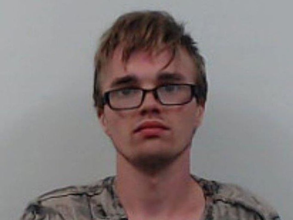 Derisa ikte nga policët shkaktoi aksident përjashta muzeut të veturave foto 4