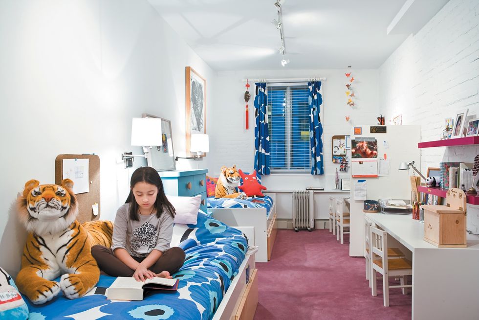 dine-residence-kids-room-reading-portrait