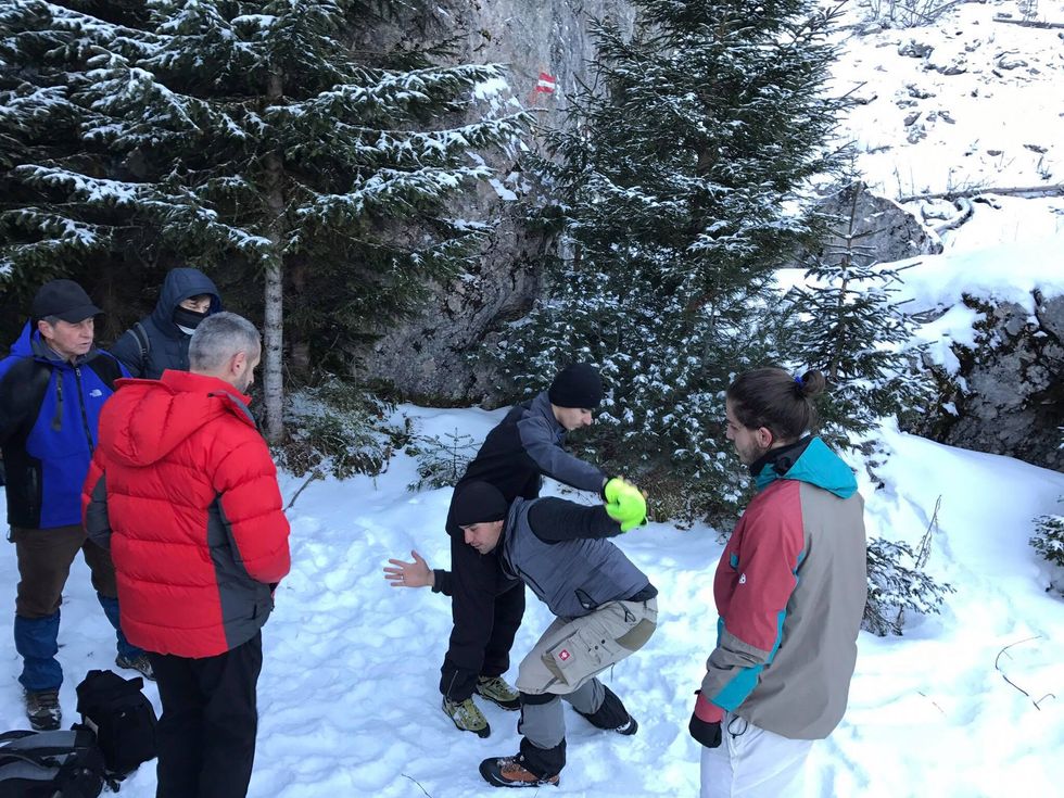 Diplomon gjenerata e parë në Trajtnimin Bazik për Udhërrëfyes Malorë foto 7
