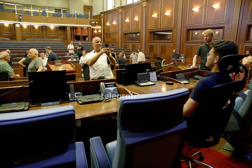 dita e dyte Kuvendi i Kosoves Bashkatdhetaret ne Kuvend foto Ridvan Slivova 10