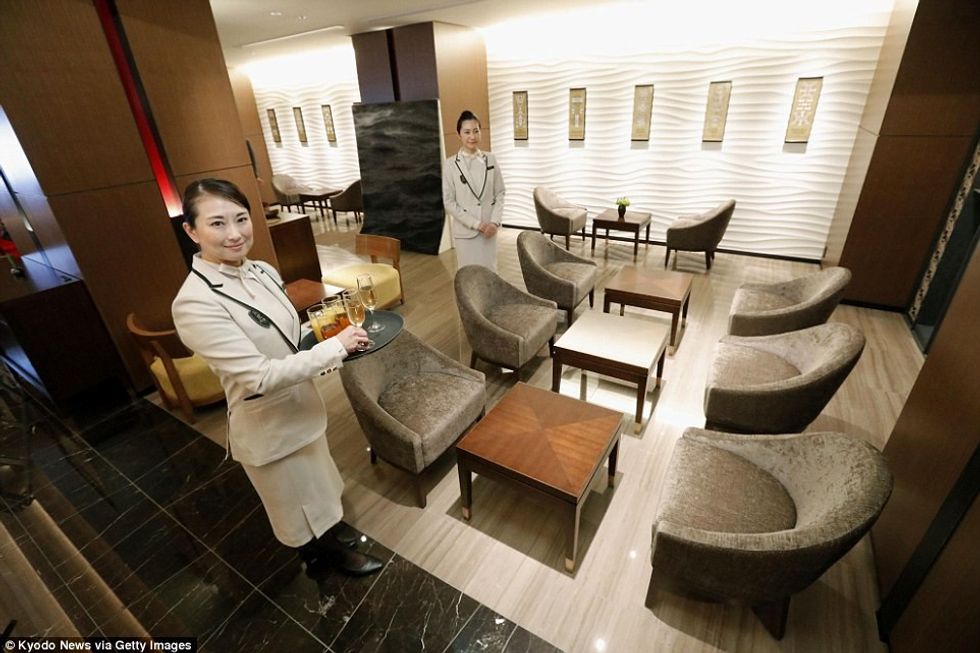 Dizajnerët nga Ferrari Porsche dhe Mserati e kane punuar kete tren luksoz foto 10