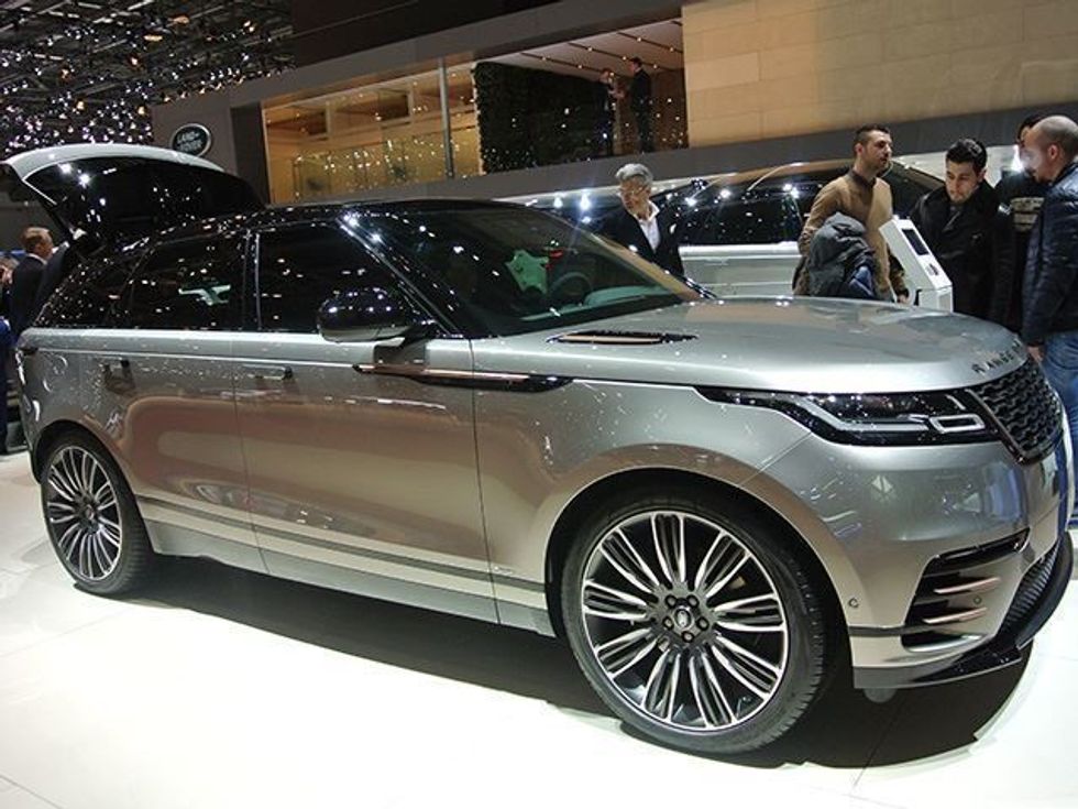 Dizajneri i Land Rover iu kërkon falje lopëve foto 4