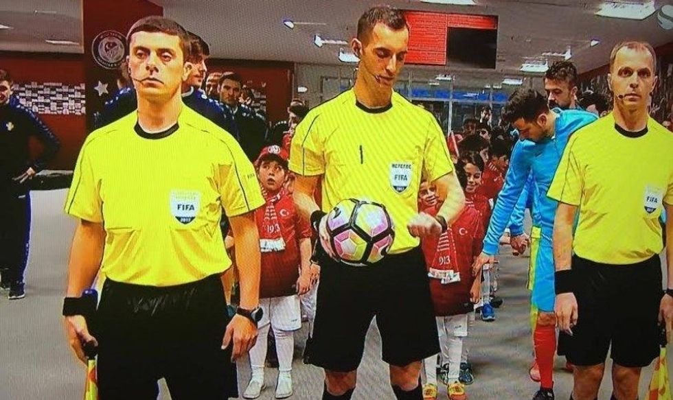 DmhKraaXcAAemcr 11 e1542197852530