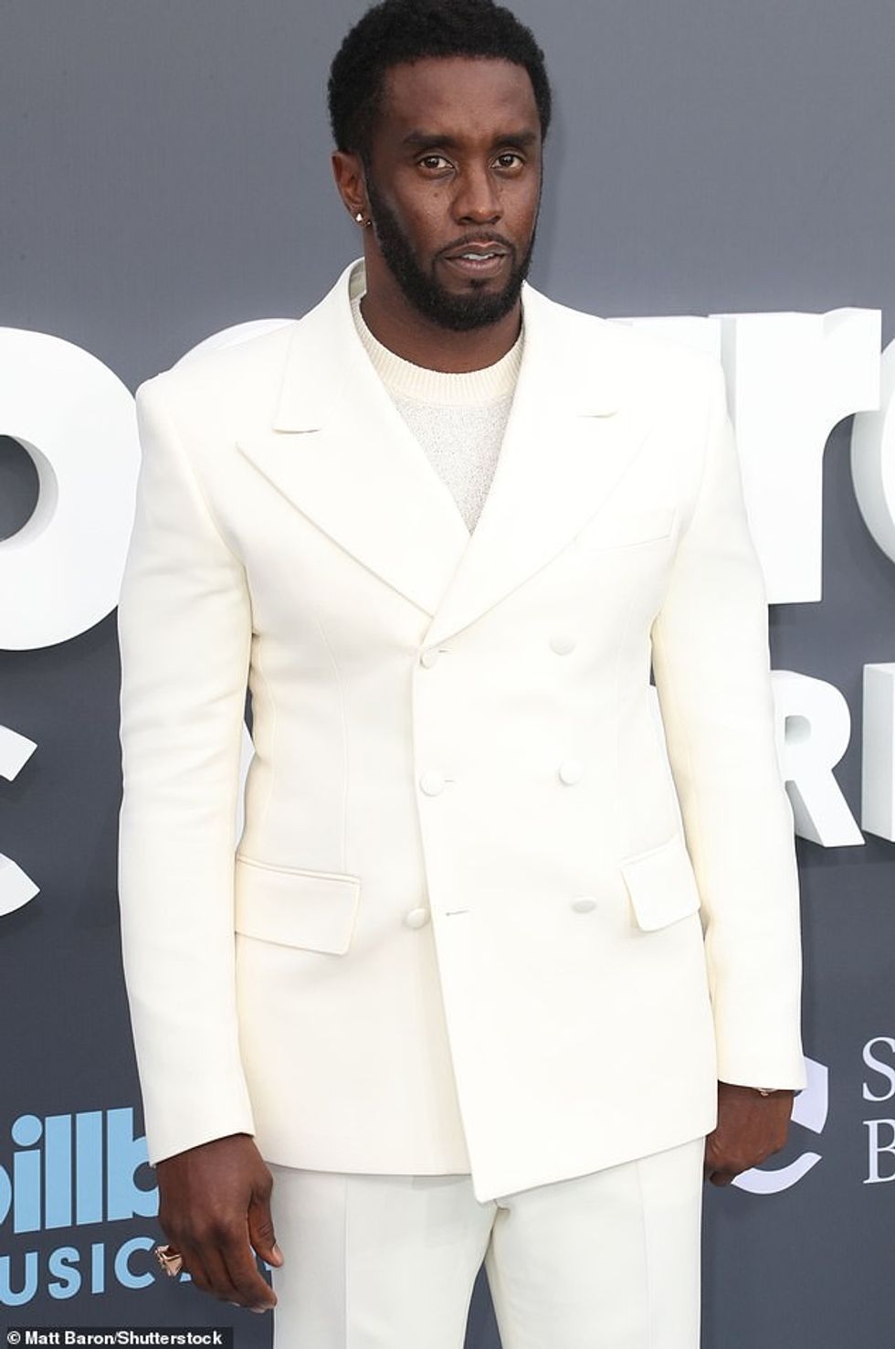 Dokumentet e paraqitura nga manjati i muzikës pretendonin se ai nuk dinte si ta trajtonte çështjen që kur mediat filluan të raportonin për të.