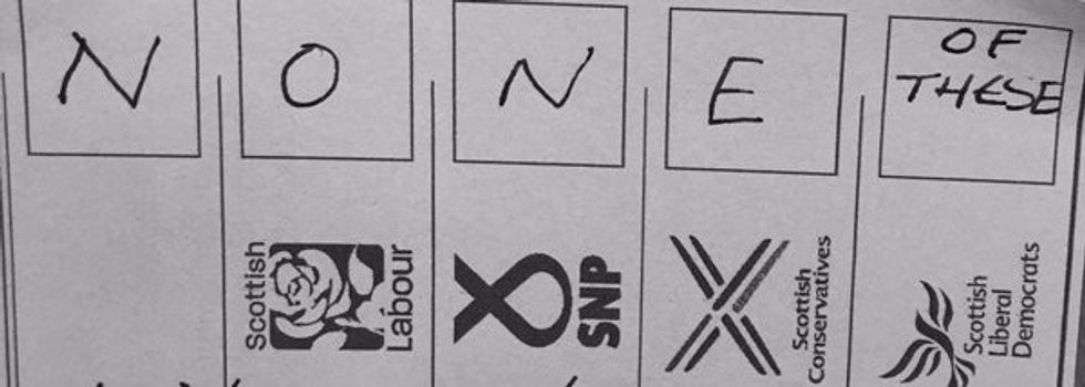 Dolën në zgjedhje por nuk votuan askënd britaniket qe u bene kreative me fletevotime foto 3