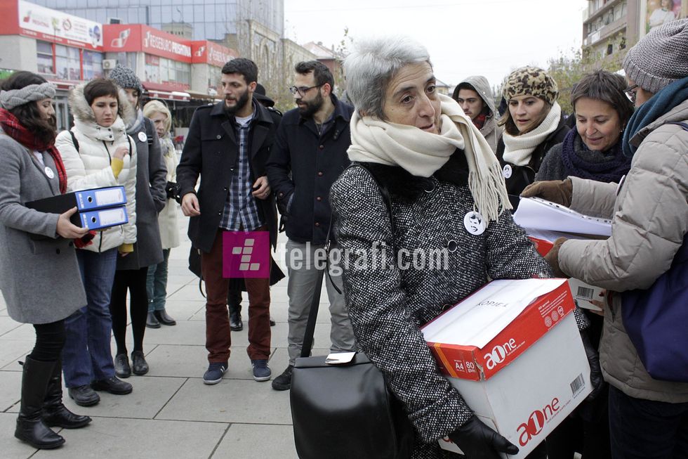 dorzohen-nenshkrimet-e-peticionit-drejtesi-per-astrit-deharin-foto-ridvan-slivova-2