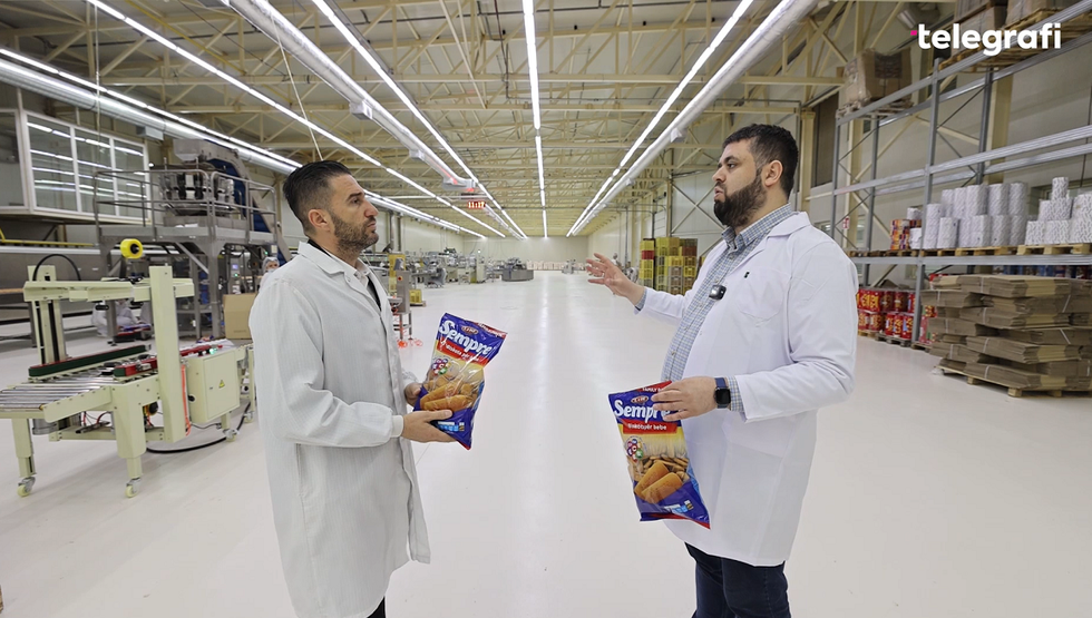 Drejtori ekzekutiv i Liri, Liridon Kalanderi gjatë intervistës në Telegrafi