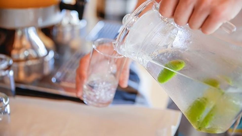 drinkLemonWater 923598328 1