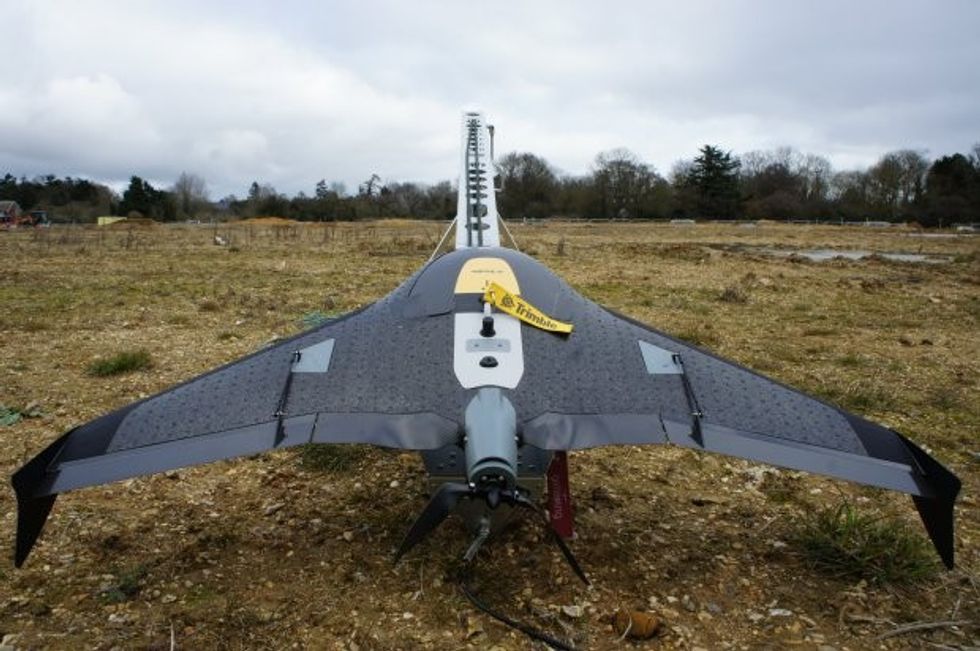 Dron i kamufluar si zog