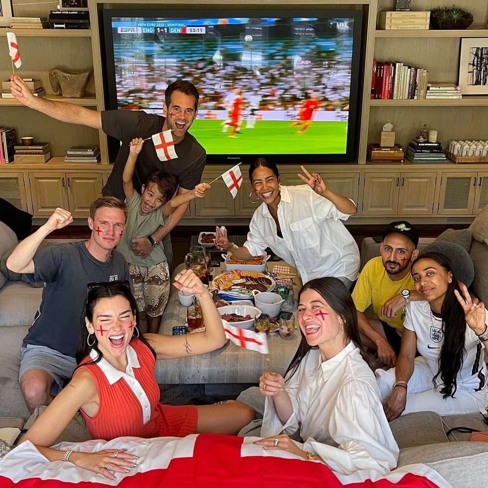 dualipa 211550825 565453034632873 5747463600505895617 n