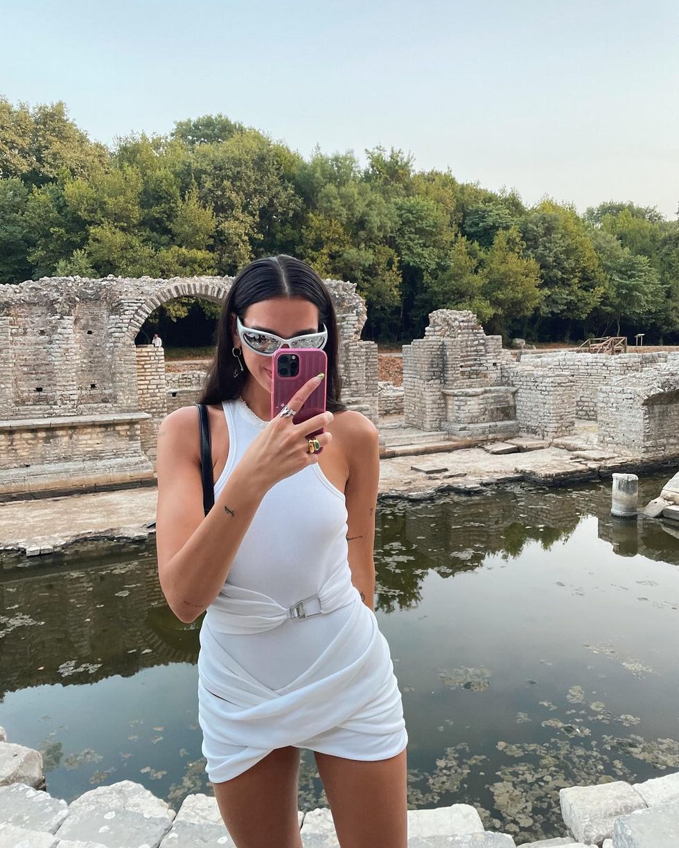 dualipa 232771387 2948392195400552 8748243594736100066 n