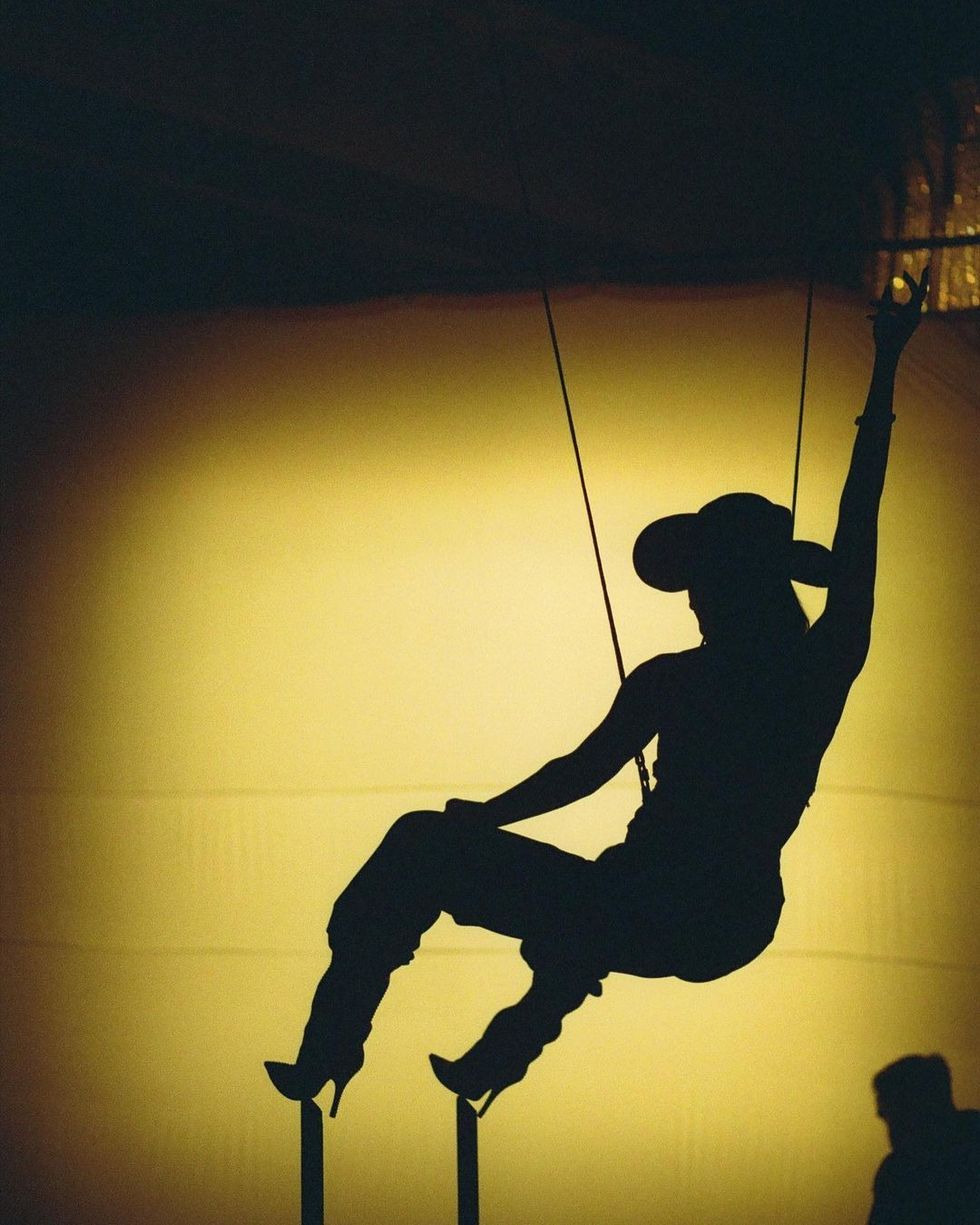 dualipa 249346700 1735041146686485 2088785487491094322 n