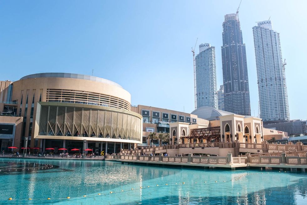 dubai mall lake