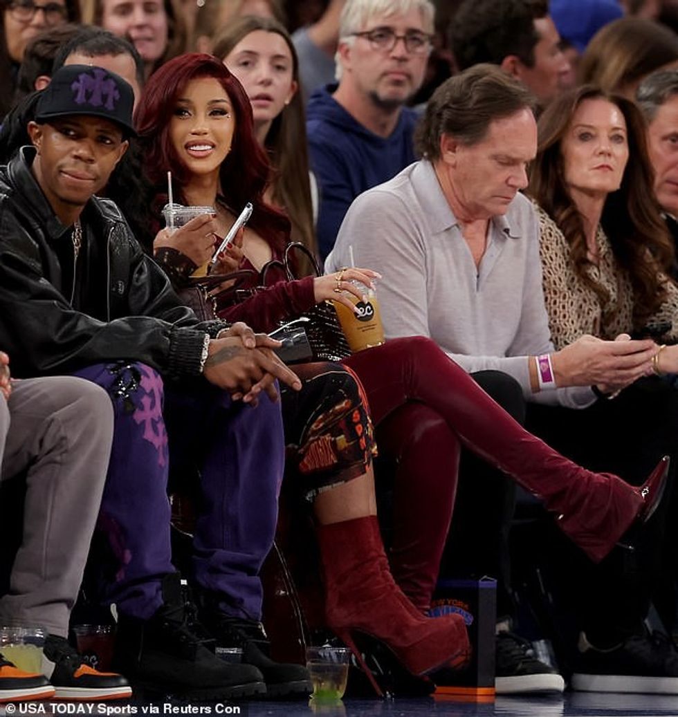 Duke qenë reperja superstare që është, Cardi B ¿ e cila lindi fëmijën e saj të tretë në shtator ¿ ishte në gjendje të kapte të gjitha veprimet e larta nga sediljet në oborr me shokun e saj T. Styles