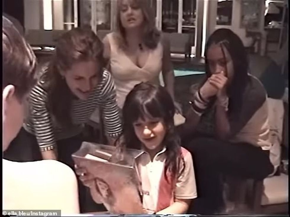 Duke shpjeguar procesin e saj, Ella shkroi: