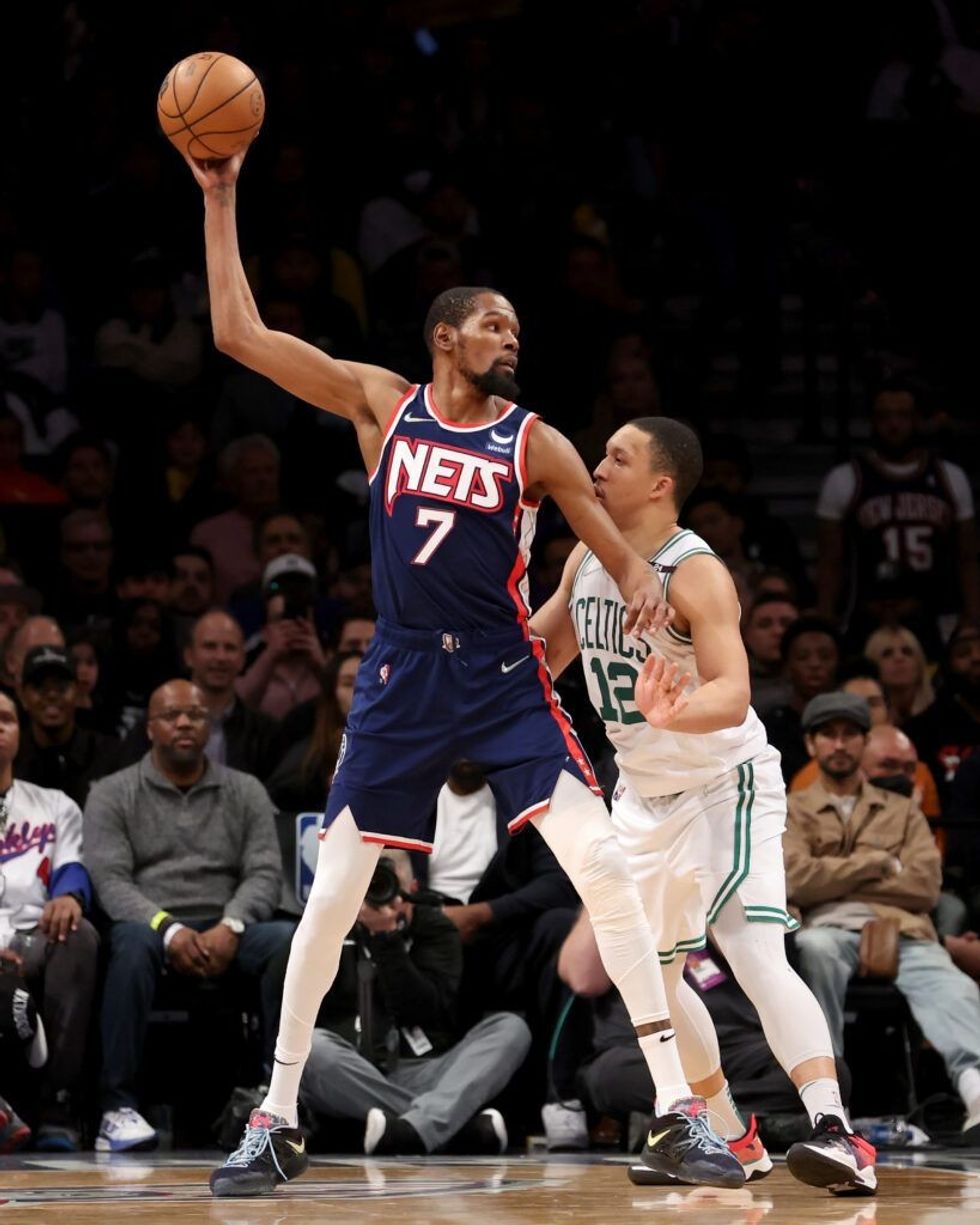 Durant kontrollon topin.