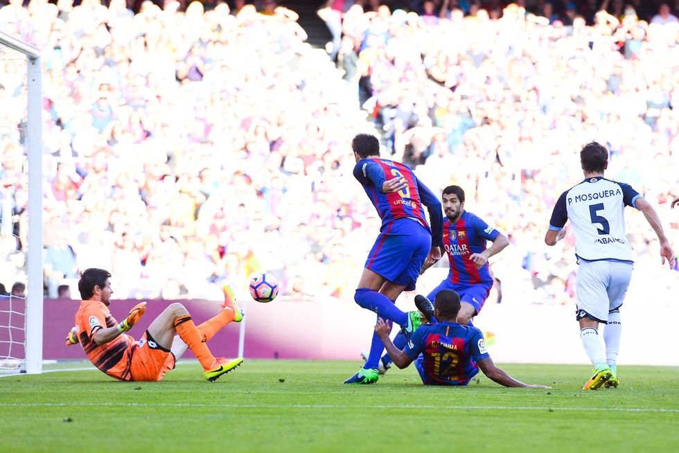 Dy gola nga Rafinha në pjesën e parë.