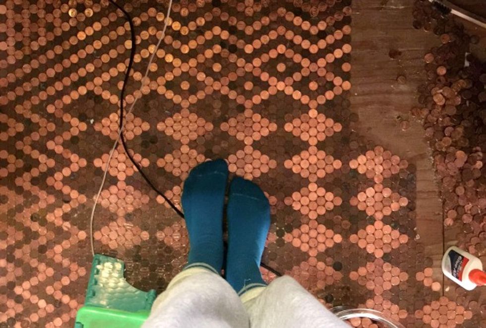 dyshemeja-e-mahnitshme-qe-eshte-mbuluar-teresisht-nga-monedhat-foto-4