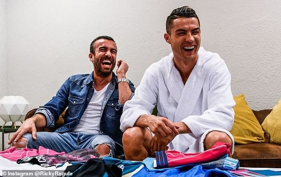 Dyshja kanë pasur një marrëdhënie të ngushtë me Regufe, një i besuar i ngushtë i Ronaldos