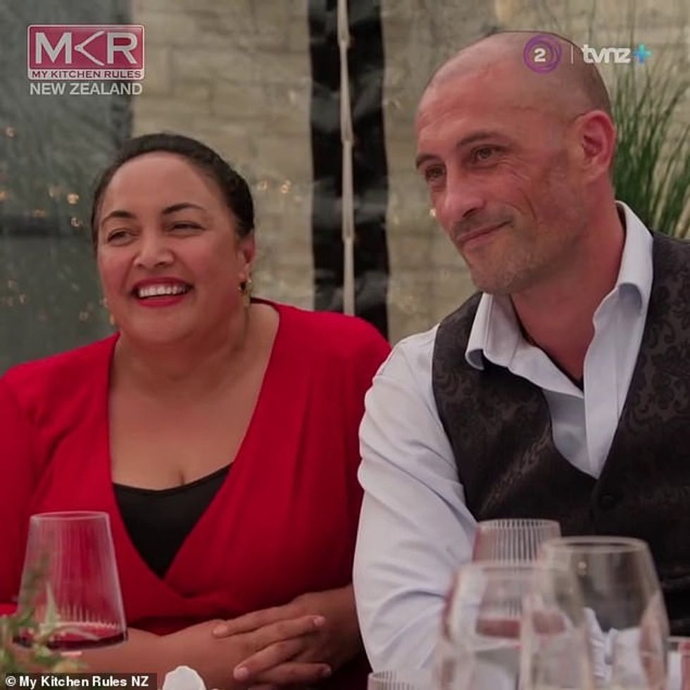 Dyshja u rrit duke gatuar për vizitorët në mbledhjet familjare me deri në 200 persona