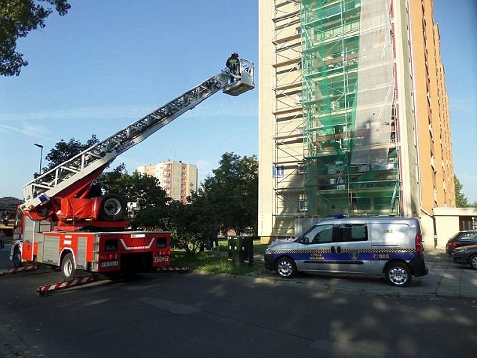 E dehura u ngjit në katin e 11 te dhe ka fjetur ne skele foto 3