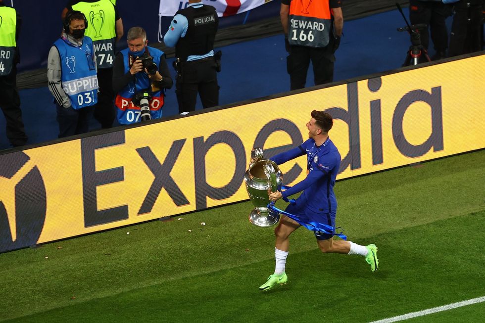 E2lfD8JWEAM0ci5 scaled