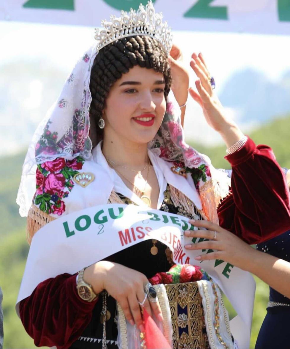 E4F4CAFF 2438 4685 9D68 D65C73CA851D