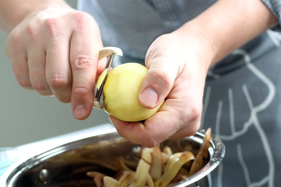 easy ways to peel a potato