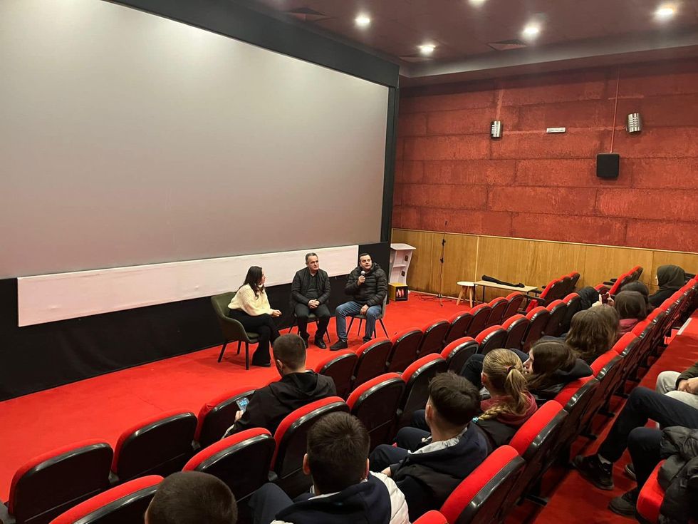 EC Ma Ndryshe dokumentari mjedisor diskutimi