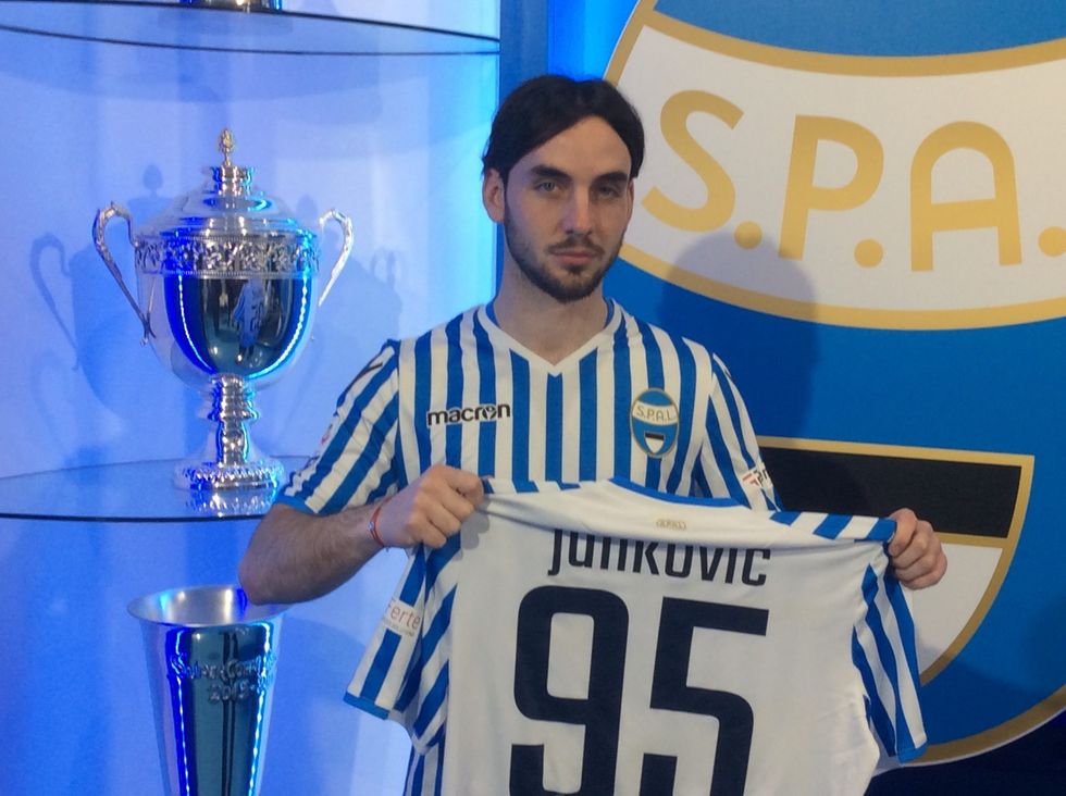 ED274049 0469 4109 A390 88EF8B15E7DA