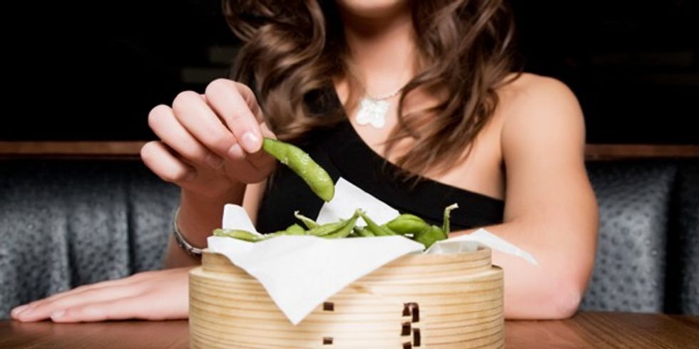 edamame_beans_woman_wbo9nz