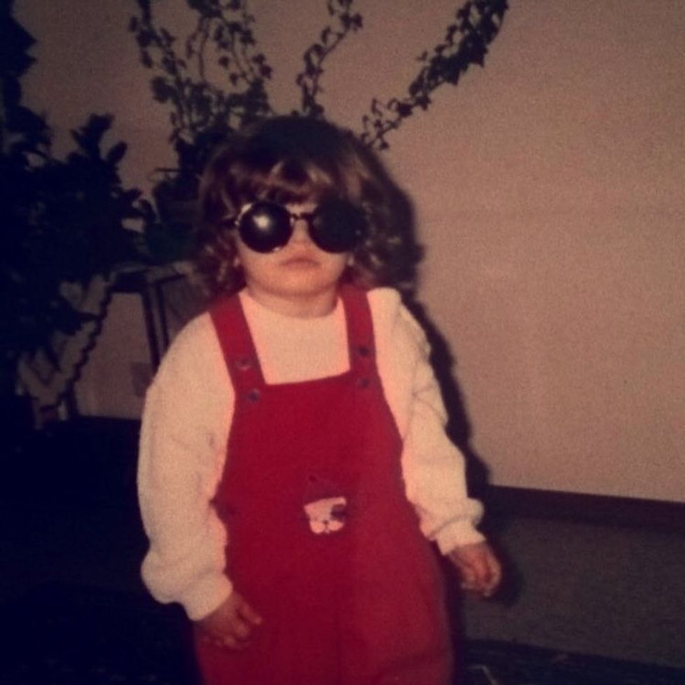 Edhe Dhurata i bashkohet trendit të publikimit të fotografive nga fëmijëria.