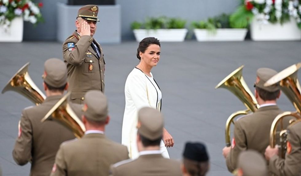 efe03f60 f6e7 4be7 9420 8b9326e800d0