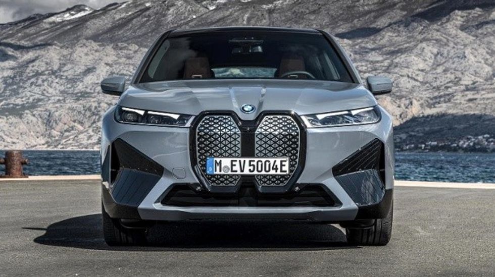 eigenstaendige optik die laenge entspricht der des x5 die hoehe ist aehnlich wie beim x6