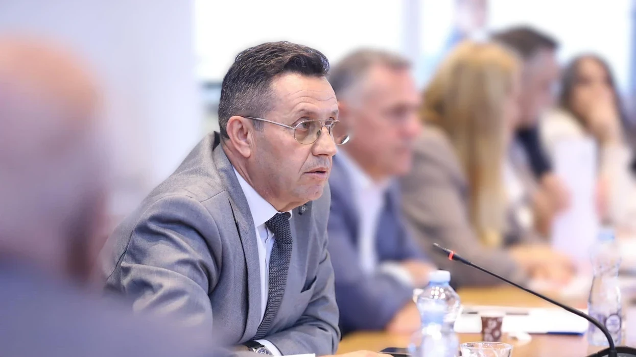 Islami: Alarmi për eksploziv pranë gazsjellësit, spektakël politik i Vuçiqit dhe Orbanit