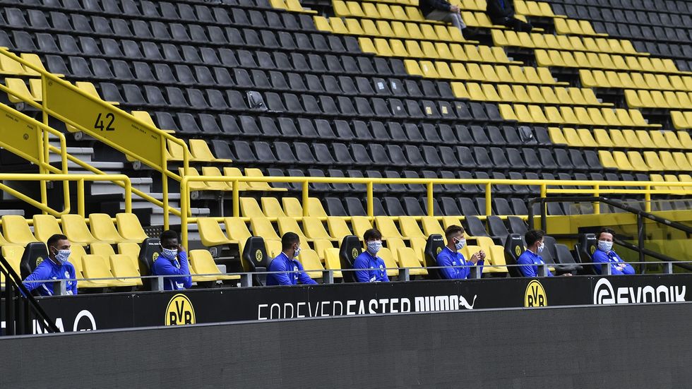 El banco de suplentes del Schalke 04 (AP Photo/Martin Meissner, Pool)