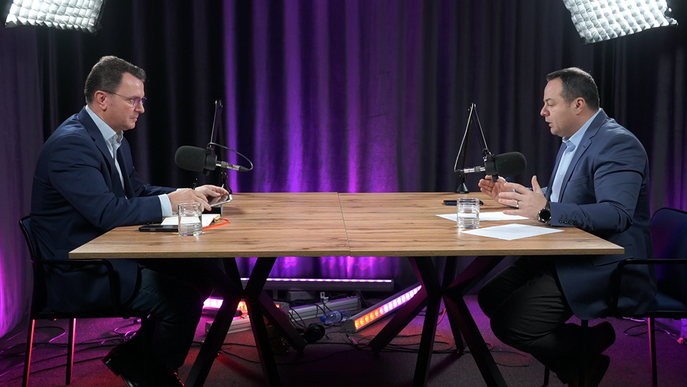 Emanuel Bajra me kryredaktorin e Telegrafit Muhamet Hajrullahu ne "Perballje Podcast"