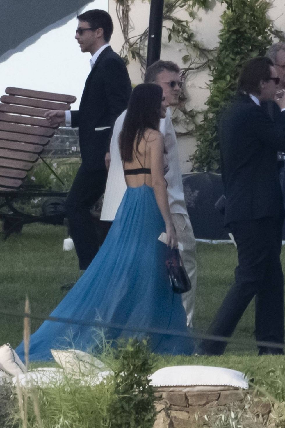 Emily Ratajkowski Attend the wedding of Ari Emanuel and Sarah Staudinge 04