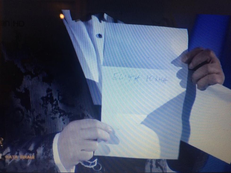 Emri i artistets Eliza Hoxha në zarfin e produksionit.