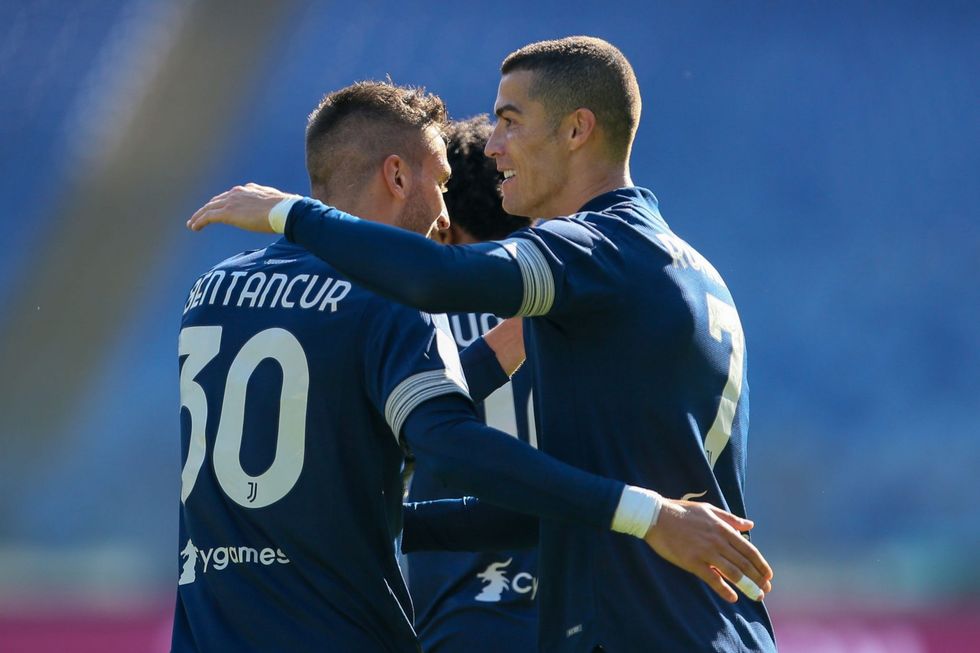 EmTZivsXcAIXpX3 scaled