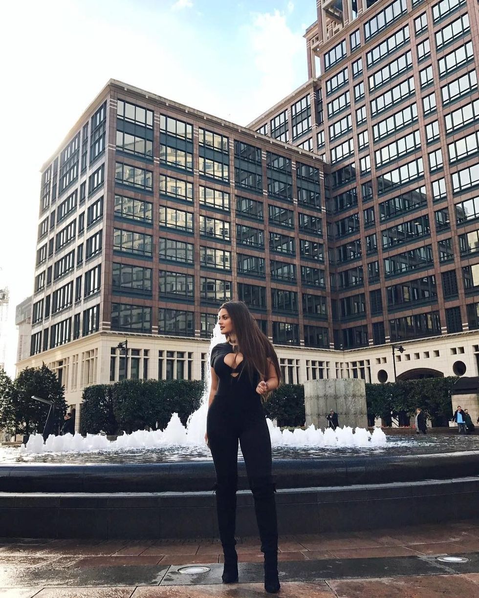 Enca ka dalë për të shëtitur në Londër.