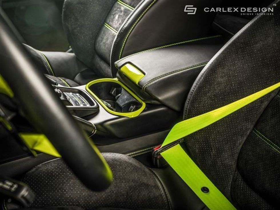 Enterieri fluoreshent i Porsche Cayenne foto 10